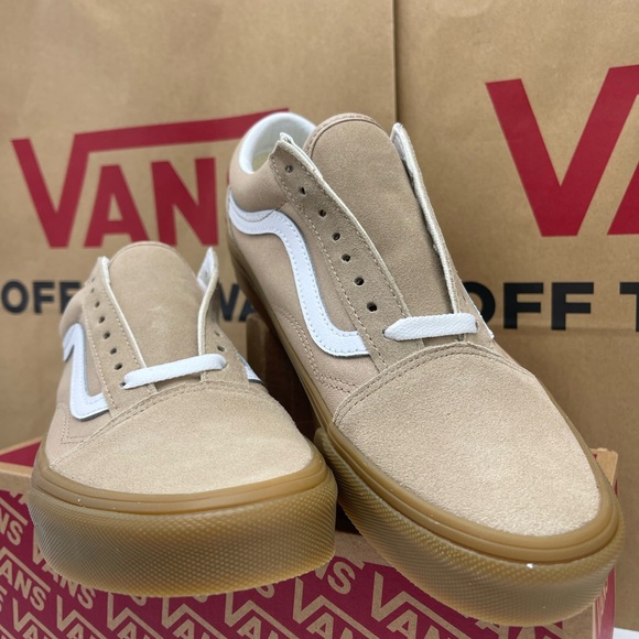 Vans Men’s Beige and White Sneakers
Old Skool
Sesame/Gum
VN0A38G1QA2 Sneakers - Picture 12 of 16